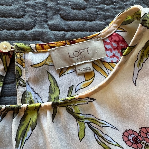 LOFT Floral Blouse - beautiful and lightweight Green and Yellow - Picture 2 of 2